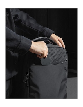 Mochila con portalaptop Tomtoc Voyage impermeable unisex