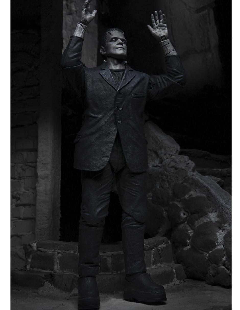 Figura Ultimate Frankenstein Monster B&W 3
