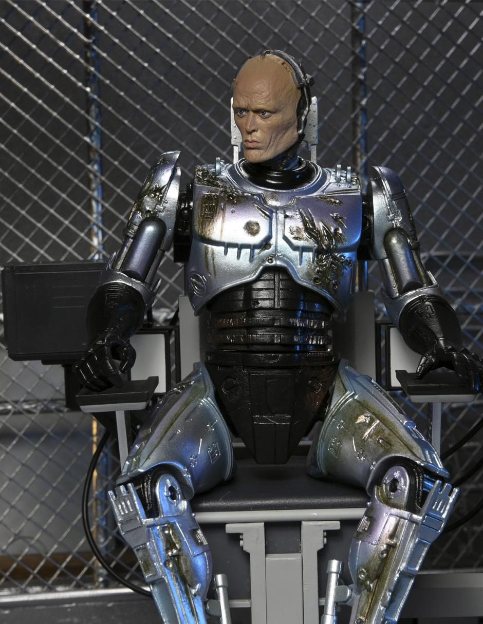 Figura Ultimate Battle Damaged Robocop With Chair 4